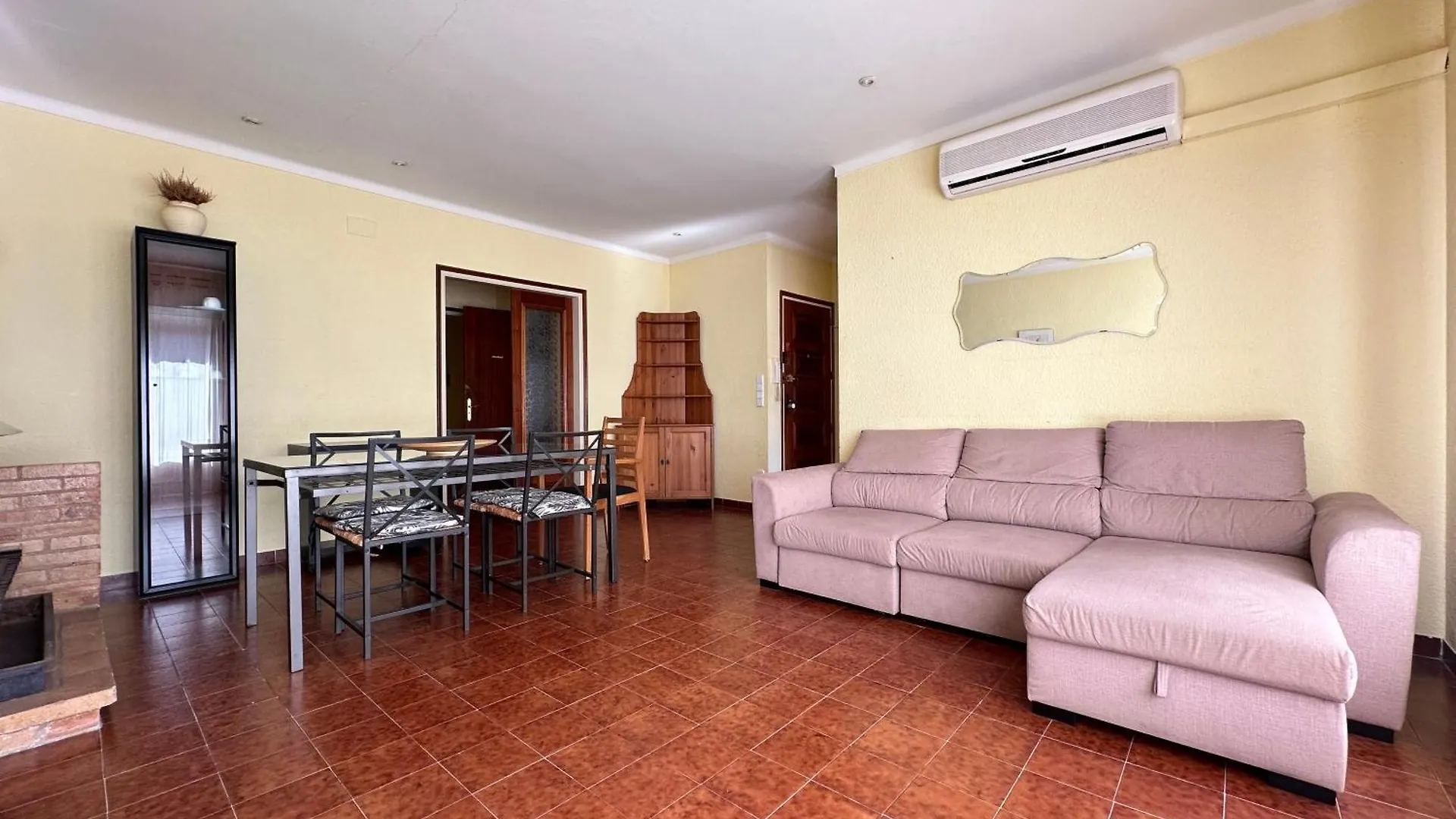 Agi Llotja Plazza Daire Roses 0*,