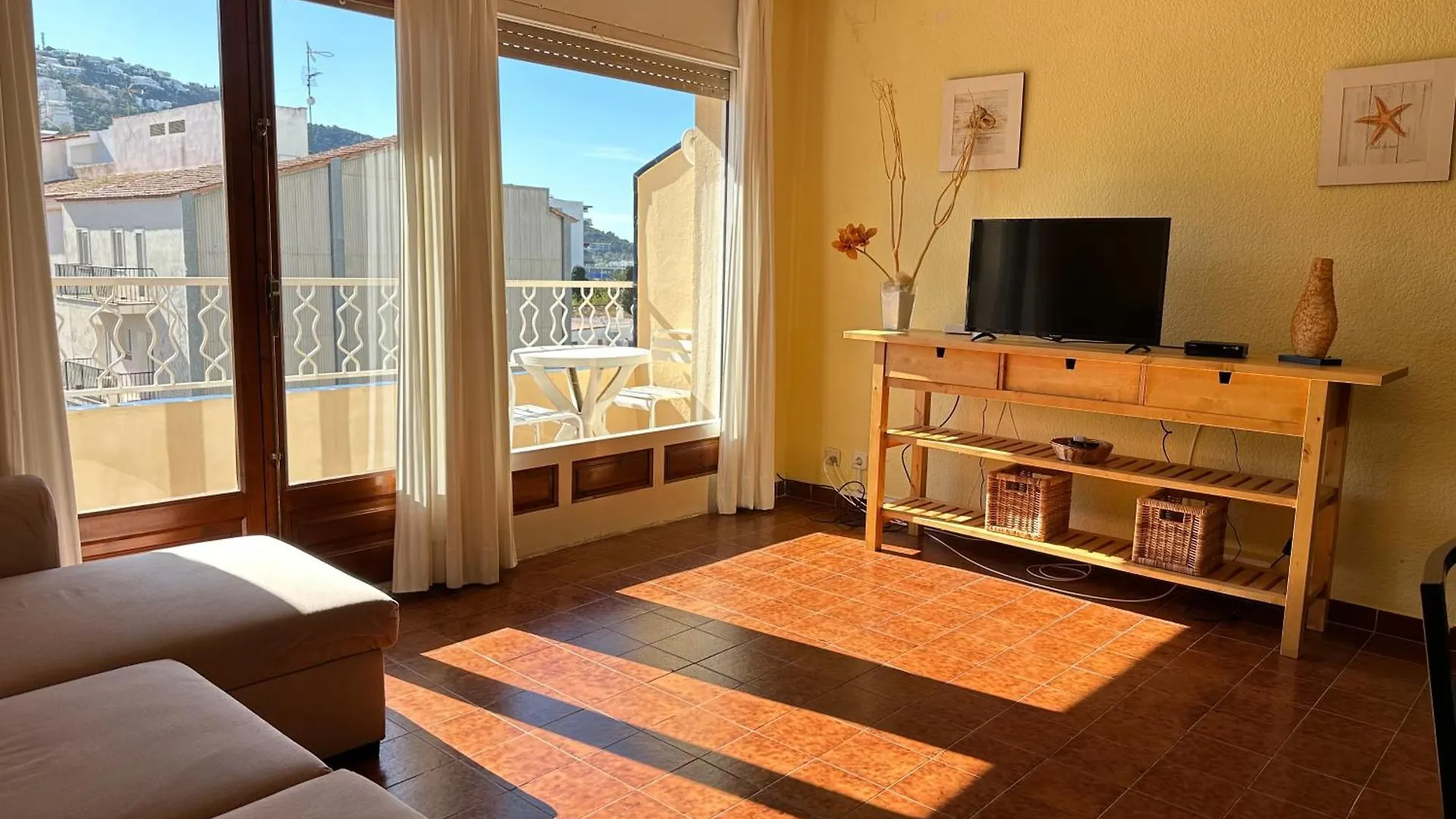 Agi Llotja Plazza Daire Roses 0*,