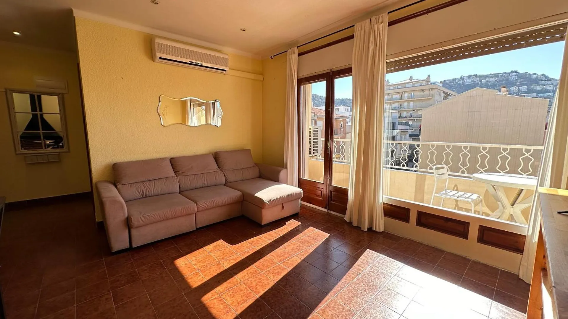 Agi Llotja Plazza Apartment Roses Spain